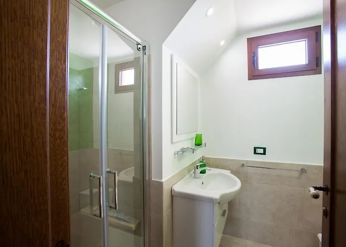 לינה וארוחת בוקר Perla Del Sud 3*